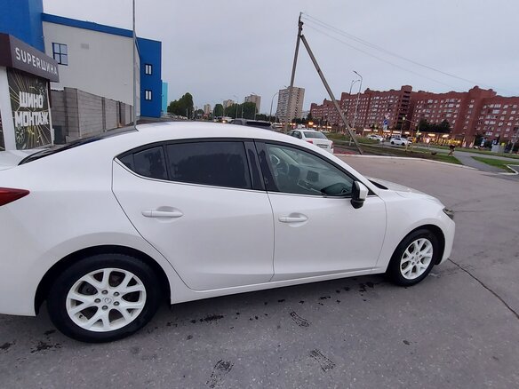 2018 Mazda 3 III (BM) Рестайлинг, белый, 1500000 рублей - вид 2