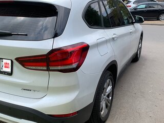 2021 BMW X1 18d xDrive II (F48) Рестайлинг, белый, 2150000 рублей, вид 4