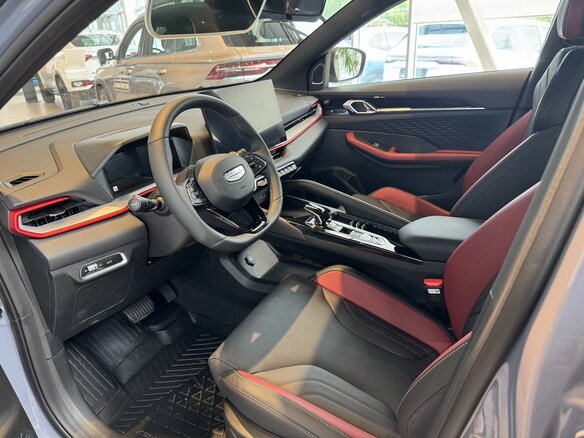 2026 Geely Coolray I Рестайлинг 2, фиолетовый, 2964990 рублей - вид 6
