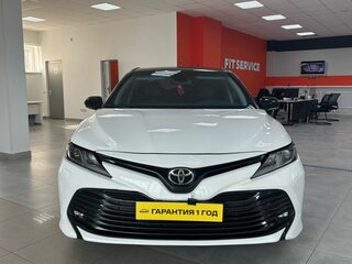 2019 Toyota Camry VIII (XV70), белый, 2650000 рублей, вид 3