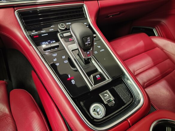 2017 Porsche Panamera Turbo II, чёрный, 5537000 рублей - вид 27
