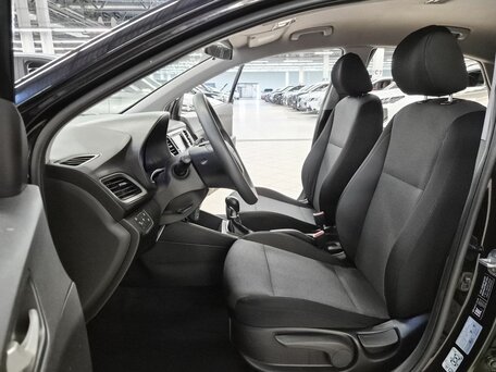 2017 Hyundai Solaris II, чёрный, 984000 рублей, вид 5