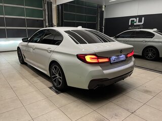 2021 BMW 5 серии 520i VII (G30/G31/G38) Рестайлинг, белый, 4500000 рублей, вид 4