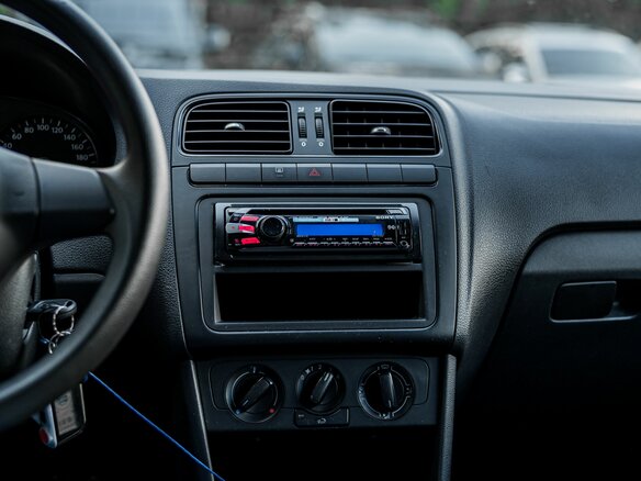 2011 Volkswagen Polo V, чёрный - вид 6