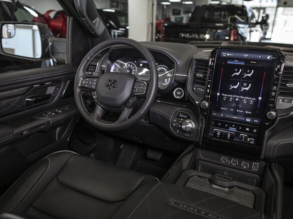 2026 Ram 1500 Crew Cab V Рестайлинг, чёрный - вид 27