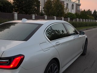 2020 BMW 7 серии Long 740Li xDrive VI (G11/G12) Рестайлинг, белый, 7200000 рублей, вид 3