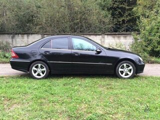 2005 Mercedes-Benz C-Класс 230 II (W203) Рестайлинг, чёрный, 880000 рублей, вид 3