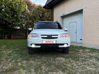 2012 Chevrolet Niva I Рестайлинг, белый, 650000 рублей, вид 3