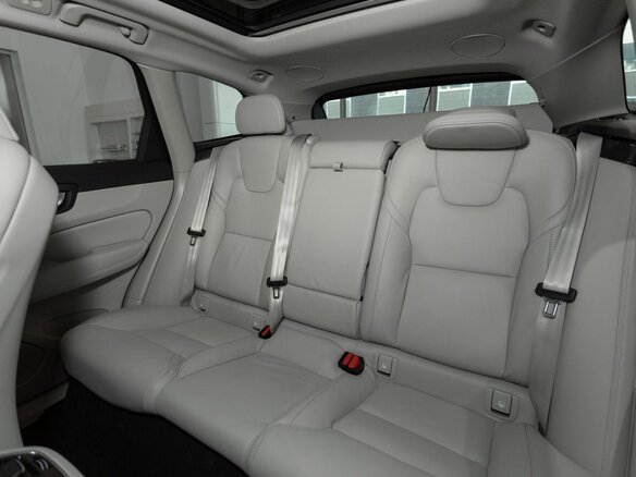 2025 Volvo XC60 II Рестайлинг 2, белый - вид 8
