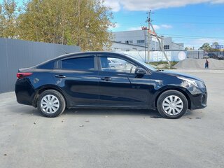 2017 Kia Rio IV, чёрный, 799000 рублей, вид 4