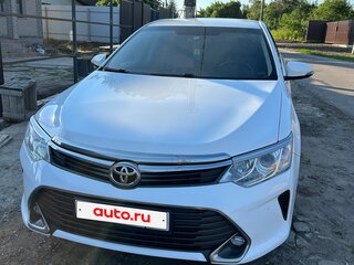 2015 Toyota Camry VII (XV50) Рестайлинг, белый, 1670000 рублей, вид 1