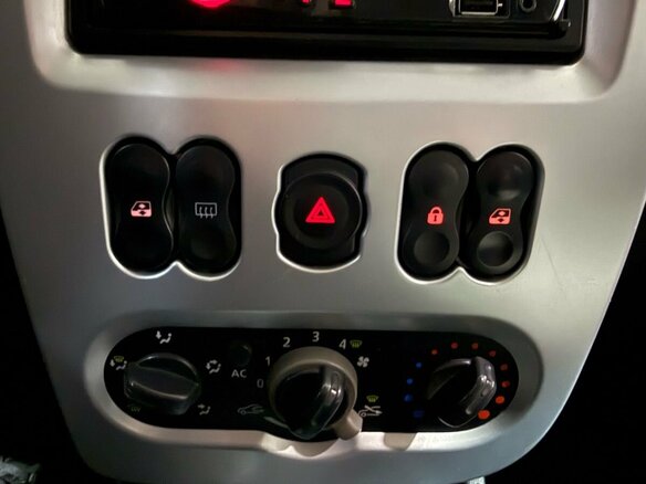 2010 Renault Sandero I, бежевый - вид 13