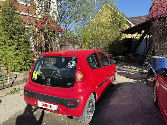 2008 Peugeot 107 I, красный, 375000 рублей - вид 5