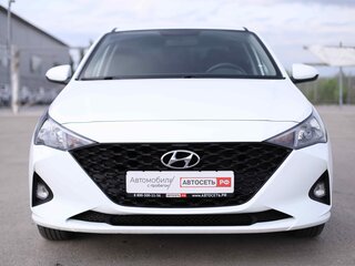 2021 Hyundai Solaris II Рестайлинг, белый, 1435200 рублей, вид 2