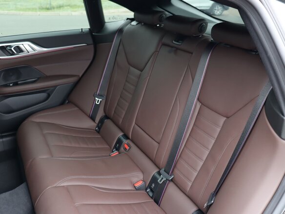 2025 BMW 4 серии 420i G22, G23, G26 Рестайлинг, чёрный - вид 36