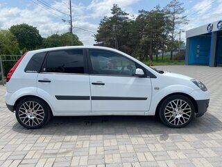 2007 Ford Fiesta Mk5, белый, 400000 рублей, вид 4