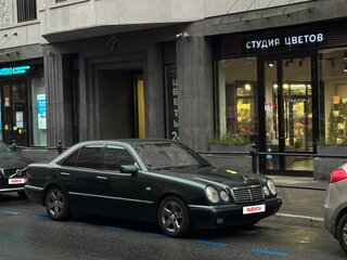 1998 Mercedes-Benz E-Класс 220 II (W210, S210), зелёный, 491000 рублей, вид 4