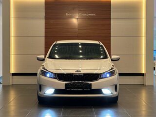 2019 Kia Cerato III Рестайлинг (Classic), белый, 1449900 рублей, вид 2