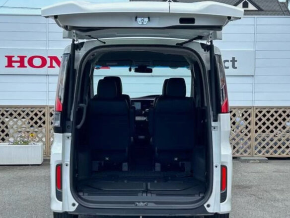2021 Honda Stepwgn Spada V Рестайлинг, белый, 1897000 рублей - вид 16