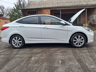 2011 Hyundai Solaris I, белый, 850000 рублей, вид 2