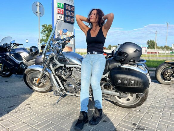 2003 Harley-Davidson V-Rod, серый, 700000 рублей - вид 2