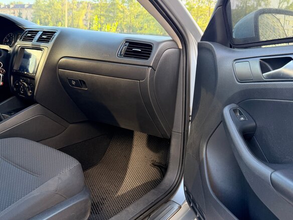 2013 Volkswagen Jetta VI, серебристый, 950000 рублей - вид 10