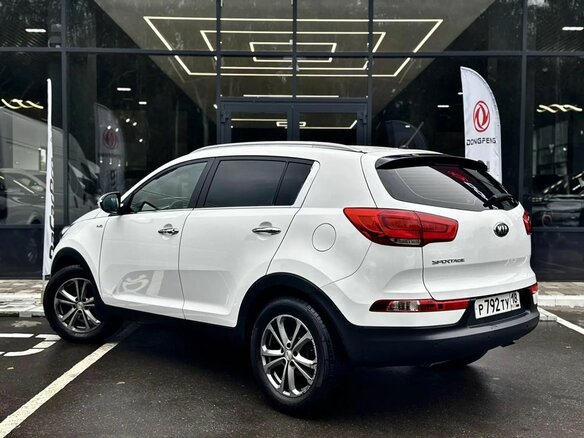 2015 Kia Sportage III Рестайлинг, белый, 1350000 рублей - вид 3