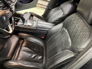 2017 BMW 7 серии Long 750Li xDrive VI (G11/G12), чёрный, 3050000 рублей, вид 5