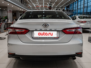 2021 Toyota Camry VIII (XV70), жёлтый, 3000000 рублей, вид 3