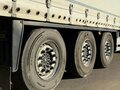 2020 Schmitz Cargobull 9084, серебристый, 2500000 рублей - вид 6