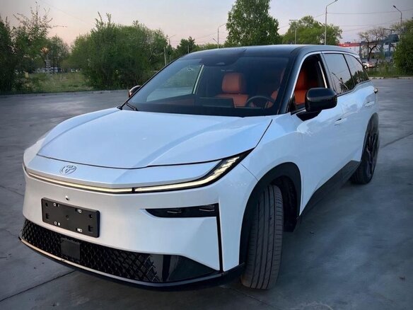 2026 Toyota bZ3X 58.3 kWh, белый, 2780000 рублей