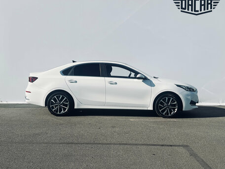 2022 Kia K3 II (China Market) Рестайлинг, белый, 1840000 рублей, вид 3