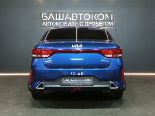 2021 Kia Rio IV Рестайлинг, синий, 1680000 рублей, вид 5