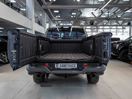 2026 Ram 1500 Crew Cab V Рестайлинг, серый, 11633382 рублей, вид 3