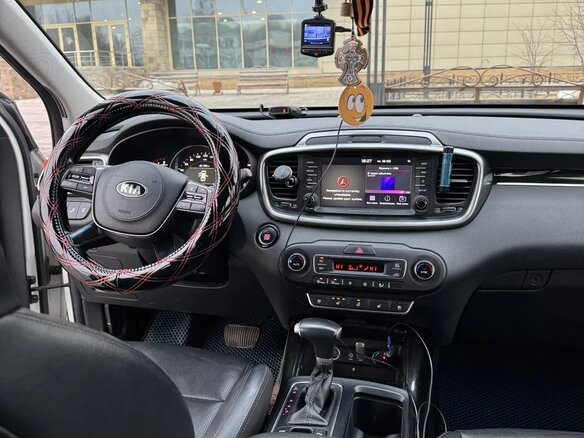 2019 Kia Sorento III Prime Рестайлинг, белый, 2900000 рублей - вид 12