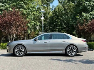 2023 BMW 7 серии 740Li VII (G70), серый, 12622550 рублей, вид 5