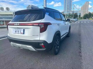 2023 Kia Seltos I Рестайлинг, белый, 1911000 рублей, вид 4