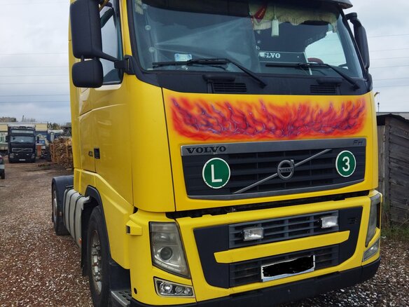 2009 Volvo FH, жёлтый, 3100000 рублей