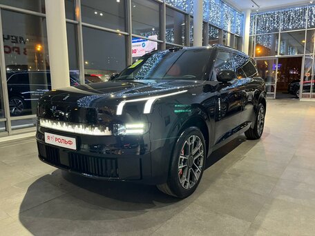 Lynk & Co 900