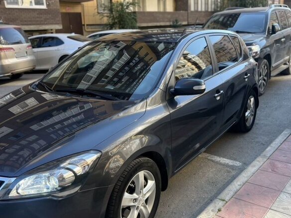 2010 Kia Ceed I Рестайлинг, серый, 860000 рублей - вид 1