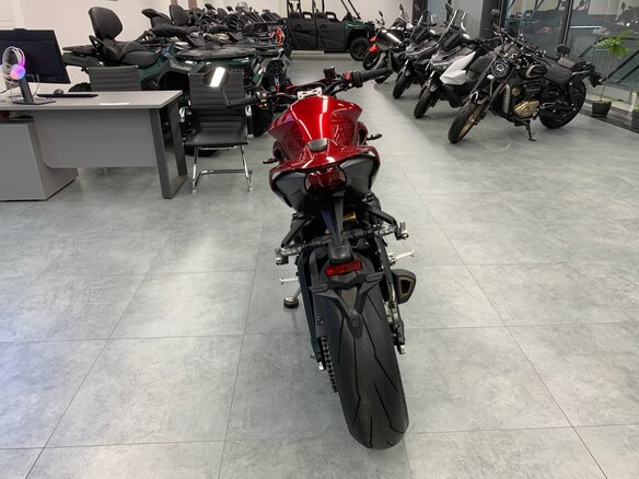2025 Triumph Street Triple, красный, 1325000 рублей - вид 6
