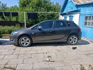 2013 Opel Astra J Рестайлинг, серый, 790000 рублей, вид 2