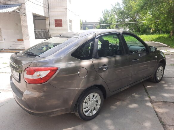 2018 Lada (ВАЗ) Granta I, коричневый, 560000 рублей - вид 4