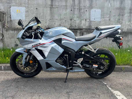 2024 Honda CBR 600RR, серебристый, 1100000 рублей, вид 5