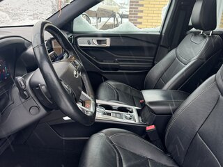 2020 Ford Explorer VI, чёрный, 5000000 рублей, вид 4