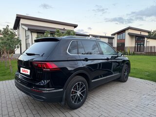 2020 Volkswagen Tiguan II Рестайлинг, чёрный, 2650000 рублей, вид 2