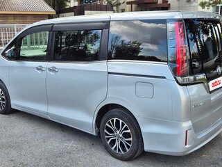 2018 Toyota Esquire I Рестайлинг, серый, 1890000 рублей, вид 4