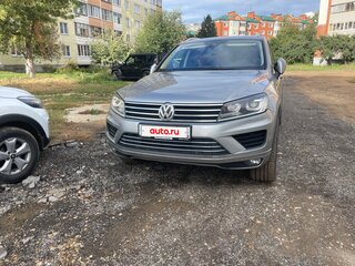 2015 Volkswagen Touareg II Рестайлинг, серебристый, 2390000 рублей, вид 2