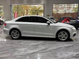 2020 Audi A3 III (8V) Рестайлинг, белый, 1800000 рублей, вид 5