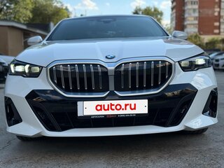 2025 BMW 5 серии 523d VIII (G60/G61/G68), белый, 7990000 рублей, вид 2
